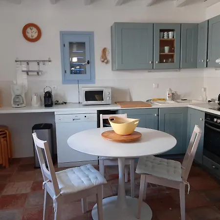 Yviskos Traditional Feriehus Chrisi Akti (Paros)